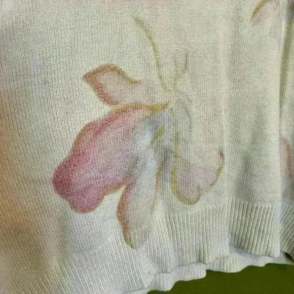 White Sweater with Light Flower Pattern, Size Large - Picture 2 of 4